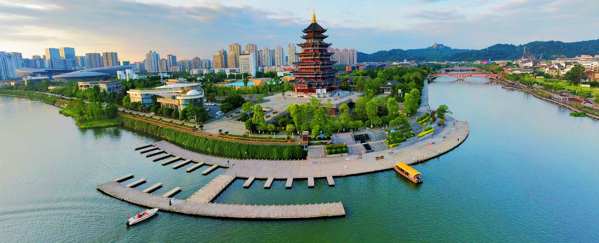 兴企爱岗、志美行厉、建功立业